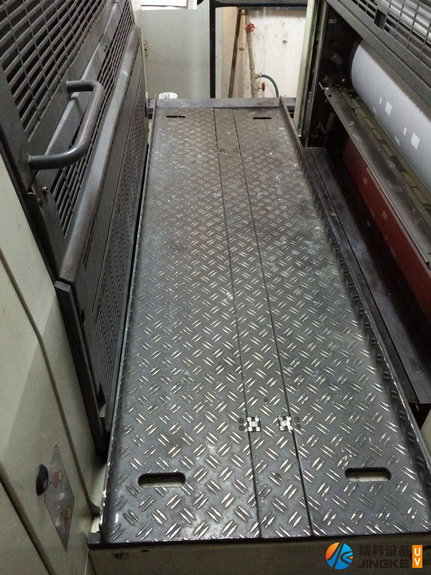 曼罗兰ROLAND 700印刷机加装UV11