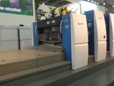 湖北襄阳精美彩色印务包装有限公司胶印机加装UV